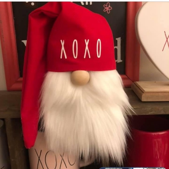 Handcrafted Valentine’s Day gnomes - Picture 1 of 8